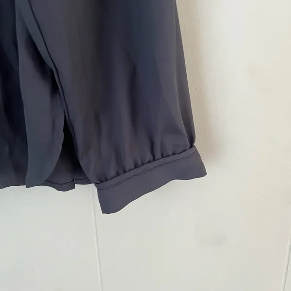 Loft Women’s Long Sleeve Top Size Medium - Image 4