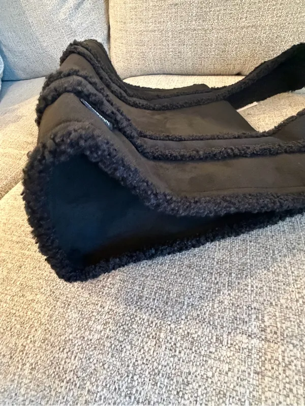 Lululemon Boxy Tote Bag 10L Faux Shearling Trims black sold out online NWT - Image 11