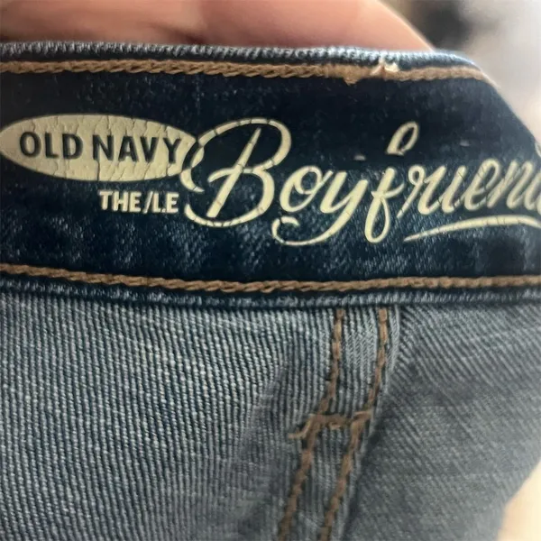 Old Navy Women's Distressed Boyfriend Denim Shorts Blue Size 10 - Image 8