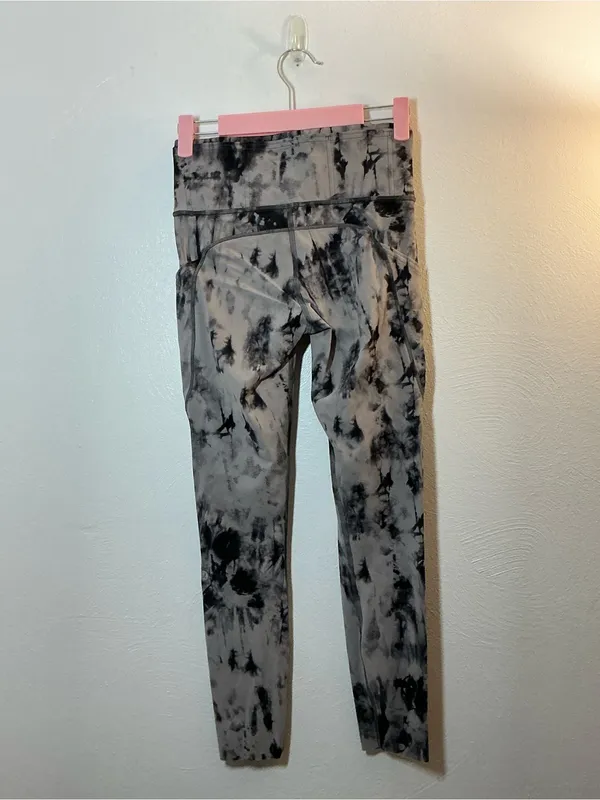 lululemon athletica Black & Gray Tie-Dye Capri Leggings Size 4 - Image 2