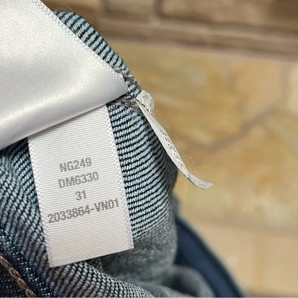Madewell 11" High-Rise Flare Jeans in Whitethorn Wash: Workwear Edition 31 - Image 9