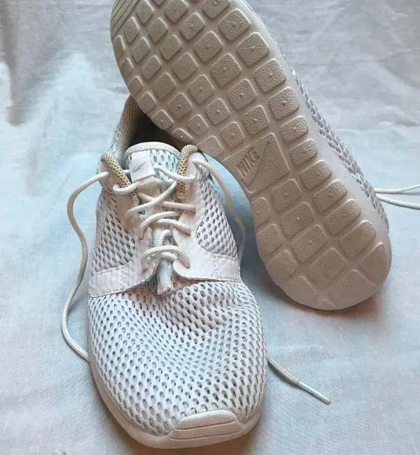 NIke Sneakers White Size 7 - Image 8