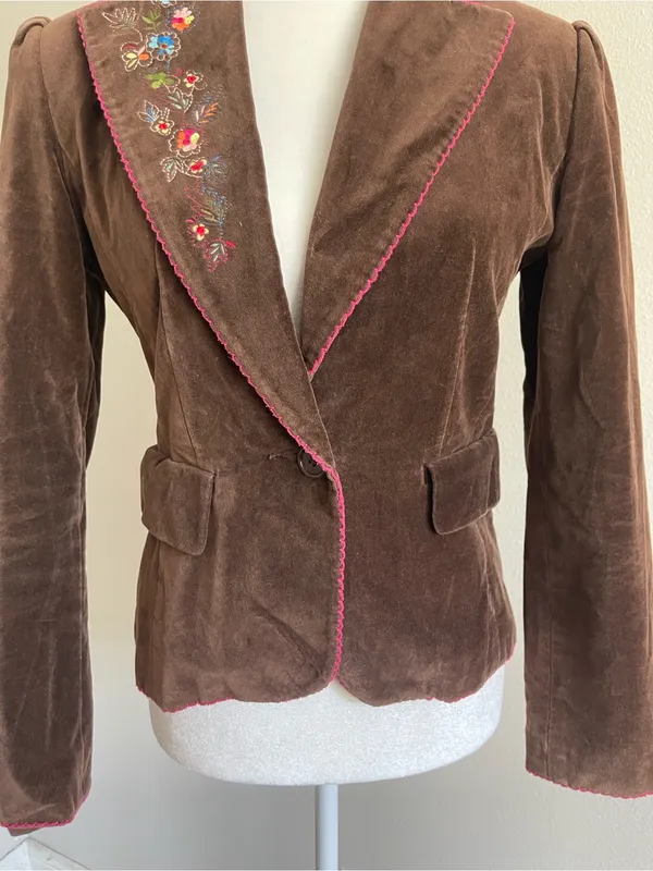 Moda International Brown Velvet Blazer with Floral Embroidery - Image 3
