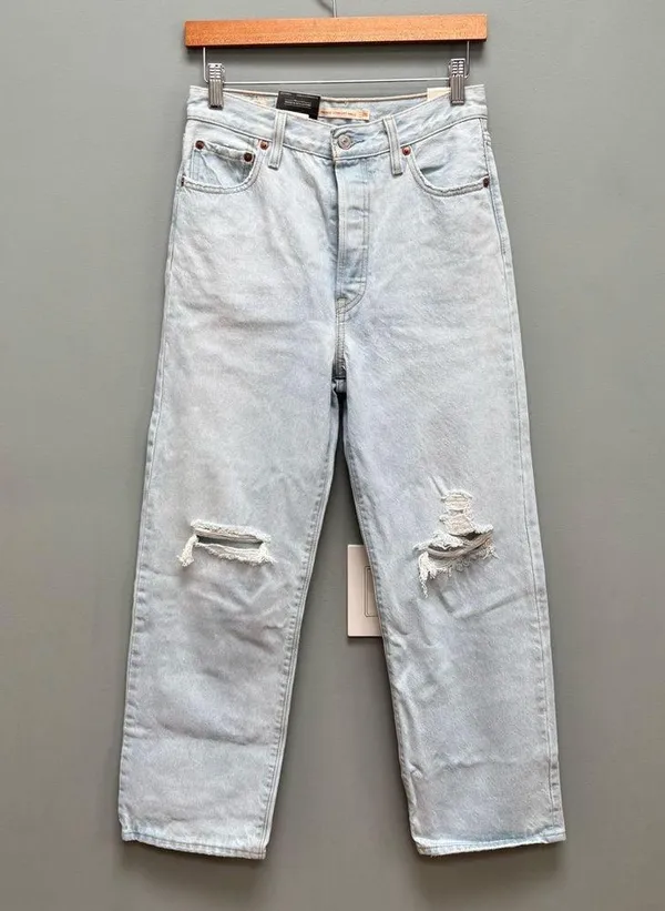 Levi’s Ribcage Straight Ankle Distressed Light Wash Jeans 26 - Image 4