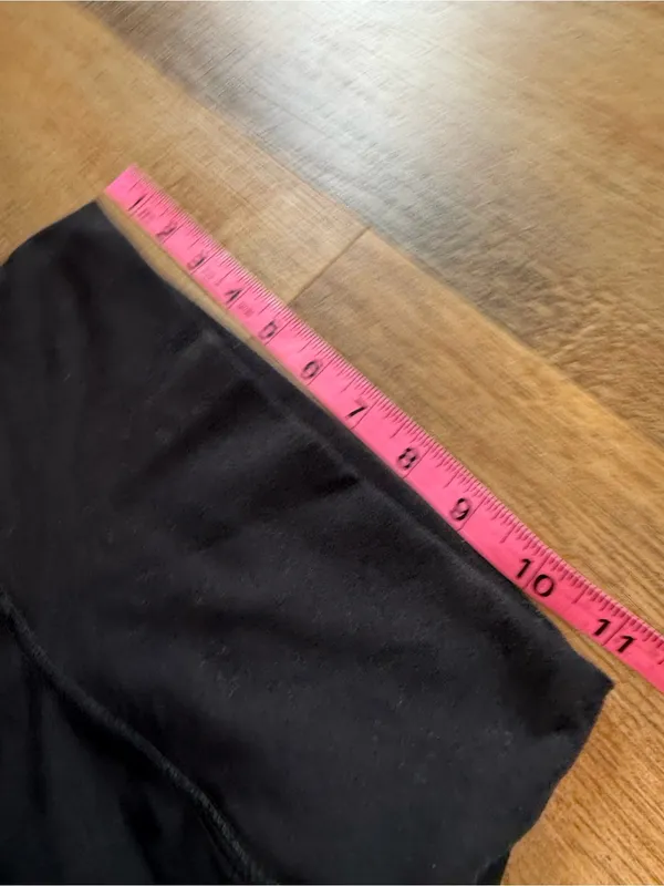Old Navy Black High-Rise Women's Leggings - Image 4
