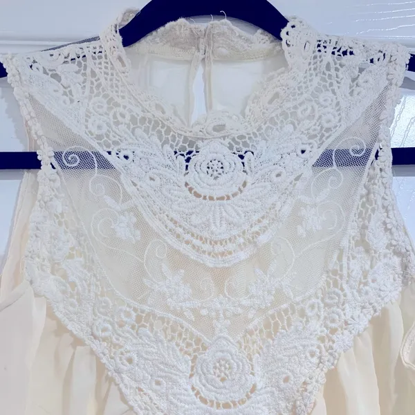 Lace sleeveless top Size M - Image 4