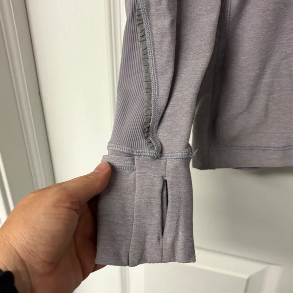Lululemon Heathered Lavender Half Zip Running Top Mesh Panels Thumbholes Size 6 - Image 3