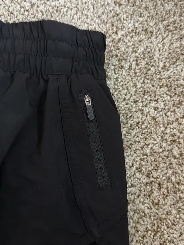 Lululemon Shorts 2.5" Hotty Hot Black - Image 4