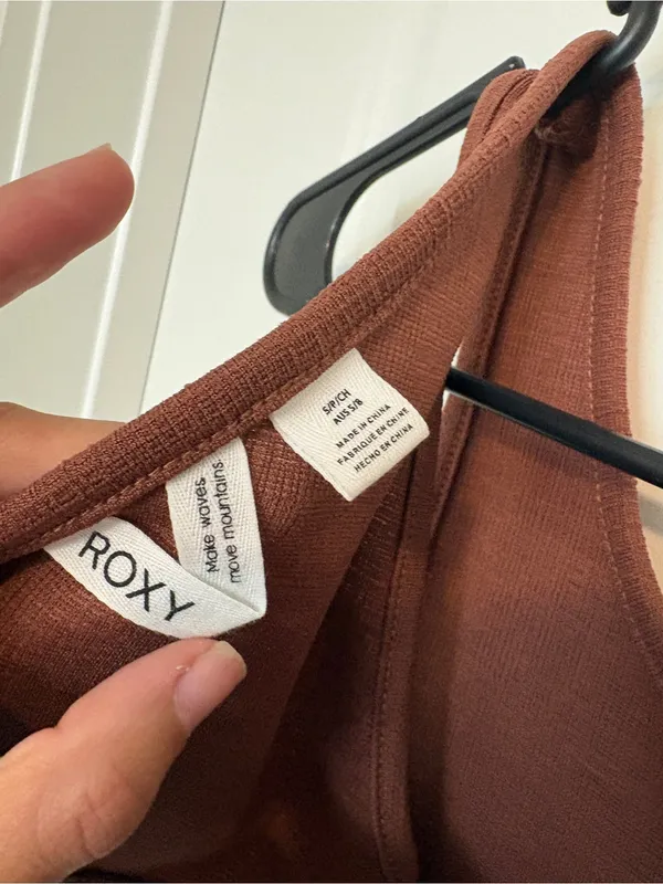 Roxy Ribbed Cross-Back Tank Top - Image 5