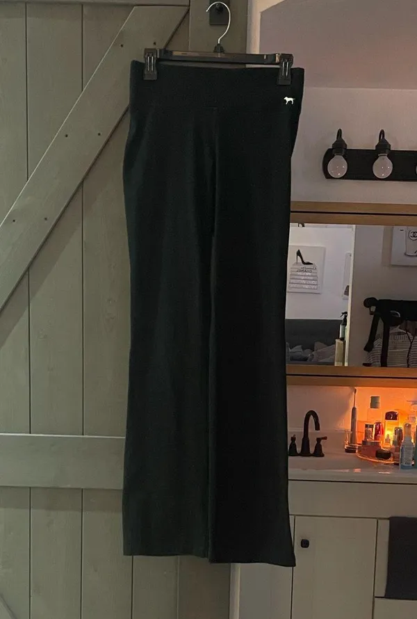 Being Victoria’s Secret wide leg pants - Image 4