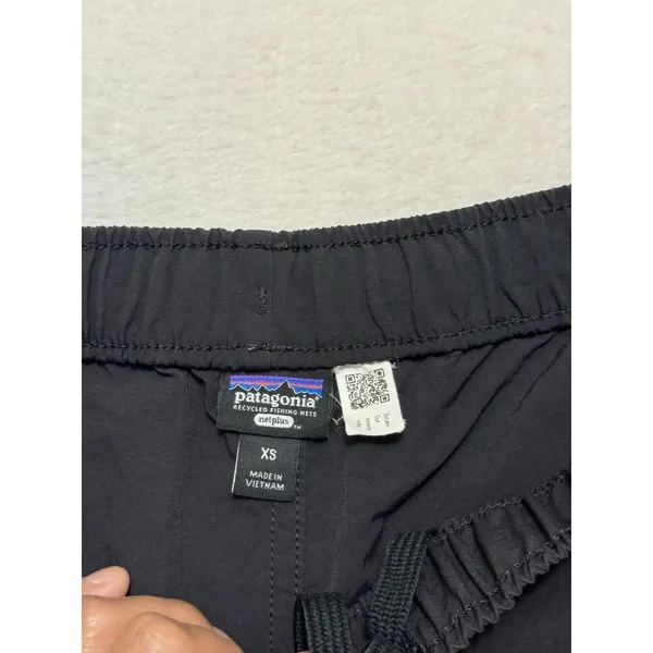 Patagonia Women's Barely Baggies Black Shorts Size XSmall - Image 4