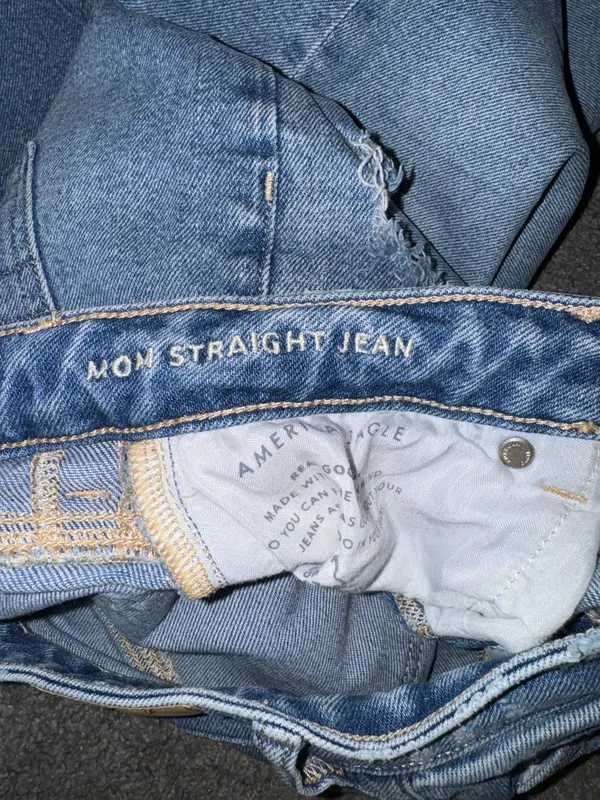 American Eagle Mom Straight Jeans 4Short - Image 4