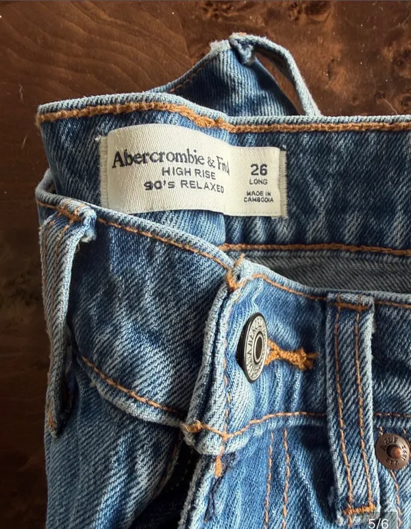 Abercrombie High-Rise Jeans 90s - Image 4