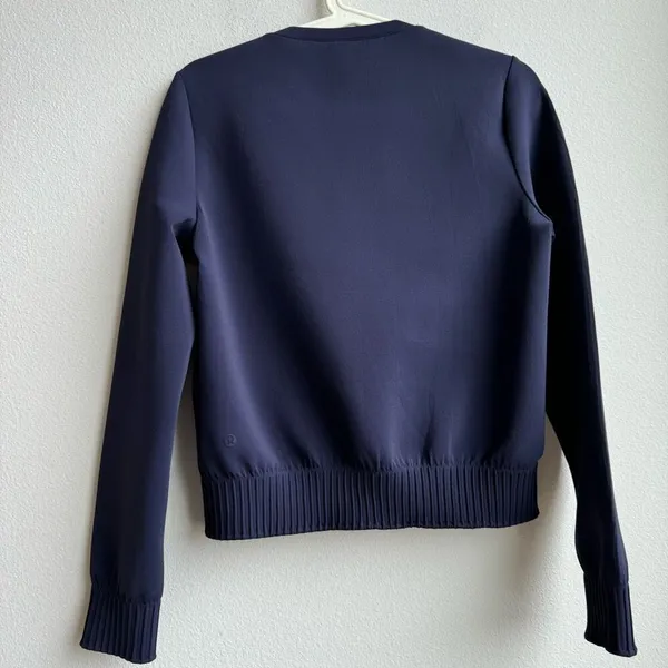 Lululemon Down & Around Crew Midnight Navy Size 4 Small Goose Down 800 Fill - Image 4