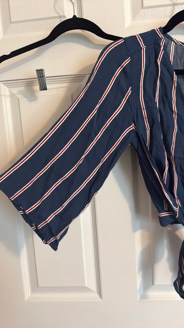 Abercrombie and Fitch wrap top size extra small blue and red striped - Image 6