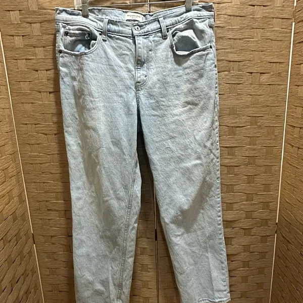 Abercrombie & Fitch Women's Light Wash 90s Midrise Straight Leg Jeans 14s - Image 3