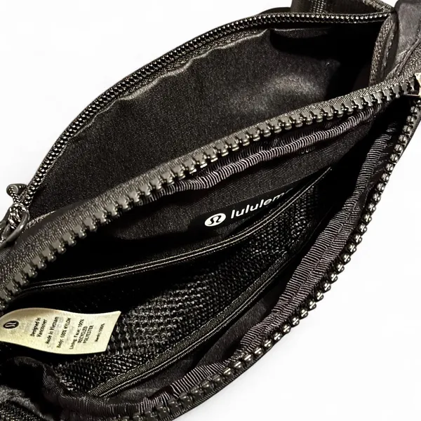 Women’s Signature Lulu Everywhere Belt Bag Light Athletic Travel Fanny Pack - Image 6