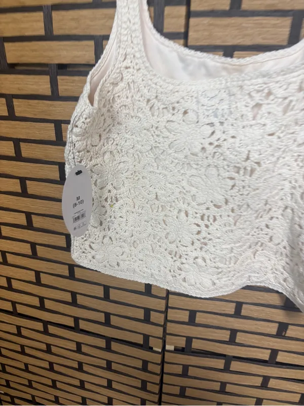Scoop cream crochet tank top size medium - Image 3