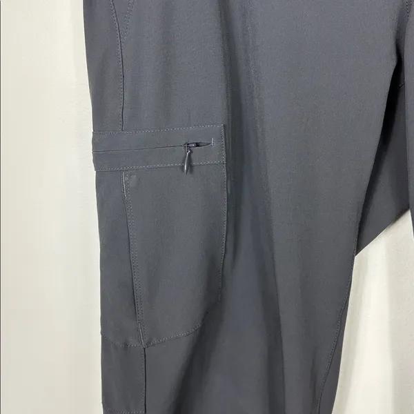 REI Cargo Hiking Pants Wide Leg Women’s Size 8 Charcoal Gray Zipper Pockets - Image 3