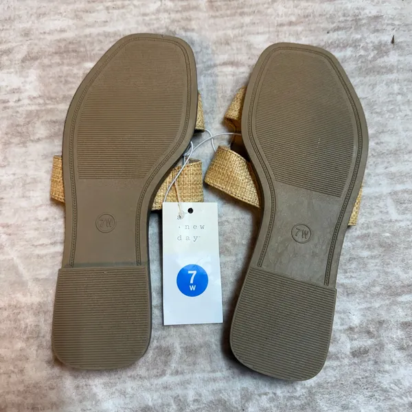 A New Day Women’s 7 W Sandals Slide on Slip on Raffia Cut out Vacation Summer - Image 4