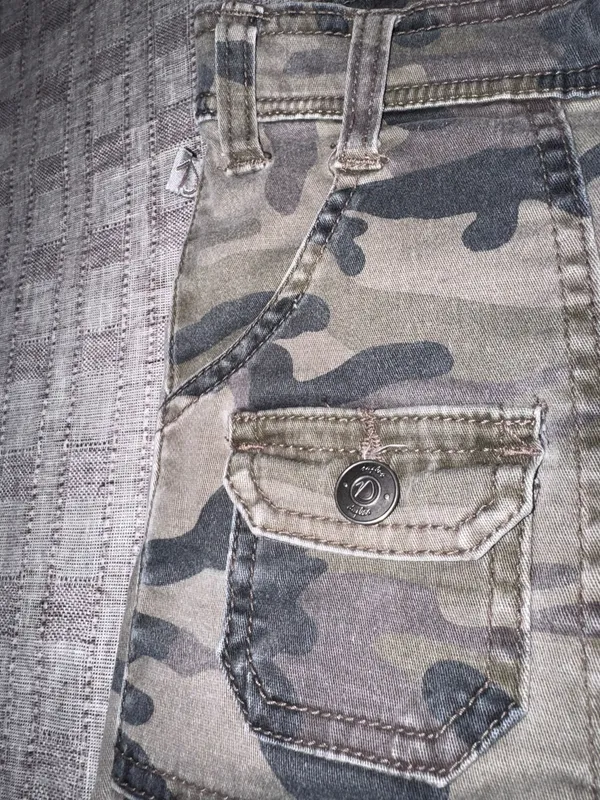 Duplex Y2k / 90s Style Olive Camouflage Bootcut Flare Jeans. Size 8 Petite - Image 4