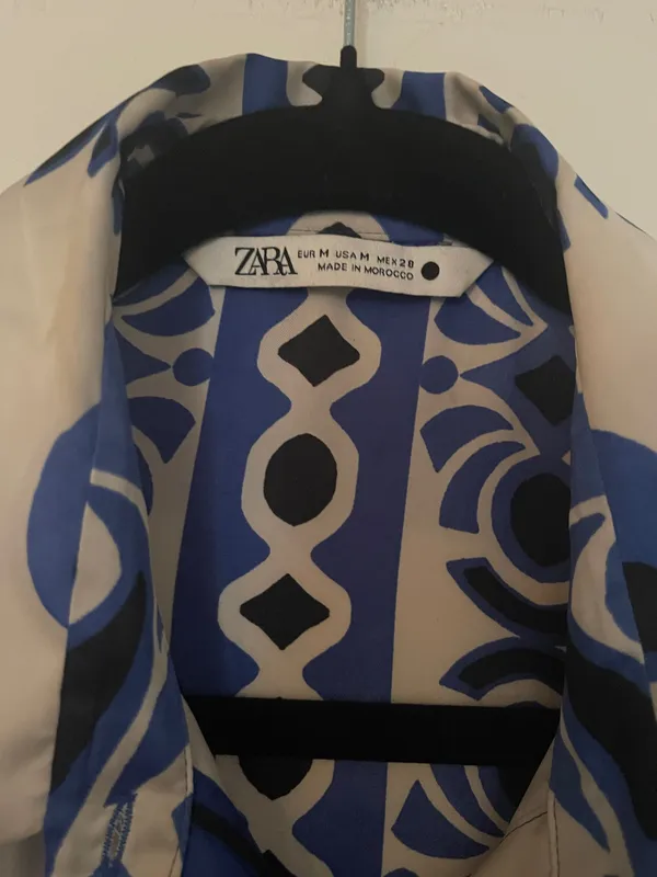 ZARA Blue & White Geometric Pattern Blouse 🌀💙✨ - Image 5