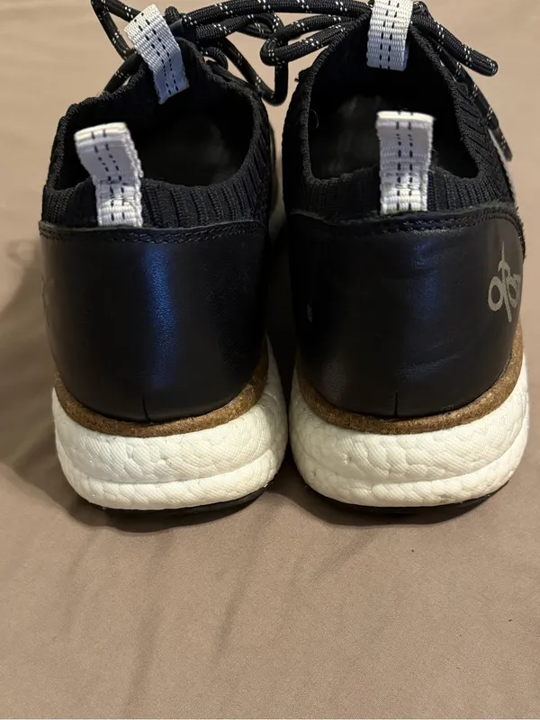 Women’s Black Knit OTBT Sneakers with Gray Accent. EUC. Barely worn. - Image 4