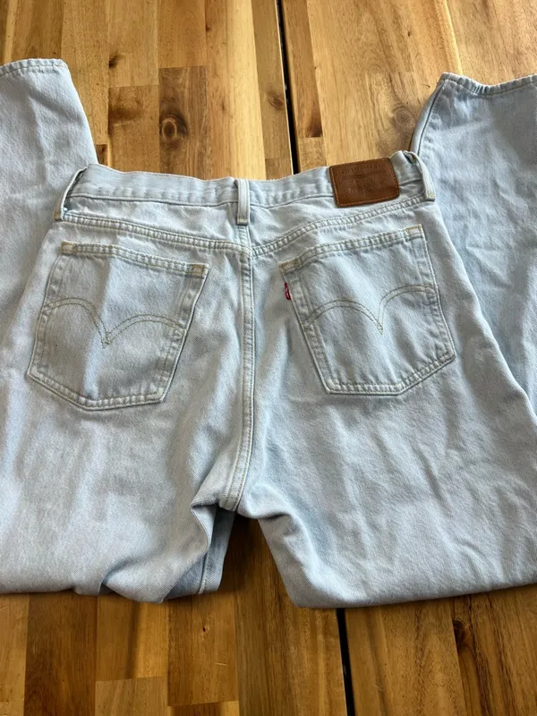 Levi’s Wedgie Fit Light Wash High Rise Jeans Women’s 28 - Image 8