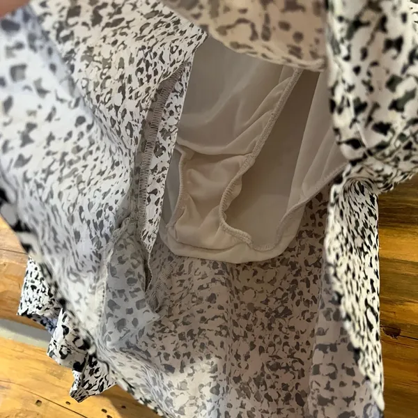 Old Navy Active Shorts - Image 2