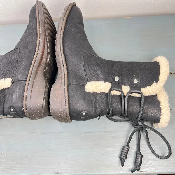UGG Simmens Black Leather Shearling Lined Winter Boots 1007760 Womens 8 - Image 7