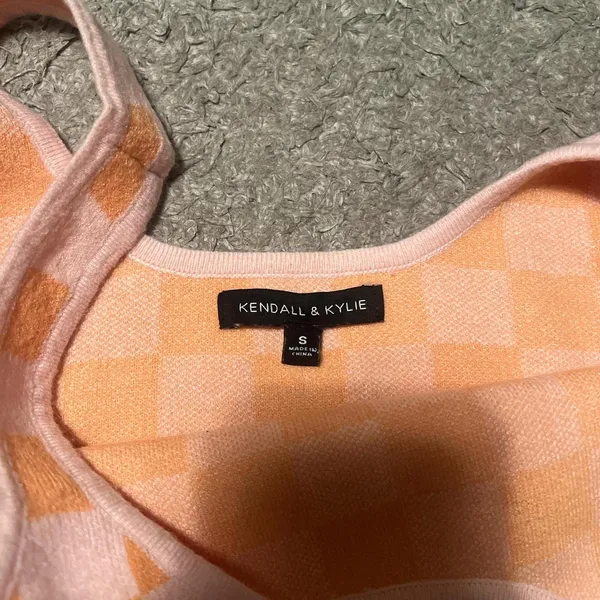Orange and pink checkered crop top peach colored #croptop VERY soft and comfy but not my taste anymore Bought at Pacsun No flaws and perfect condition - Image 2