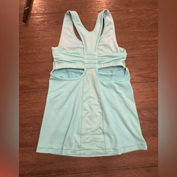 Lululemon Women's Tone It Tank size 4 angel blue - Image 4