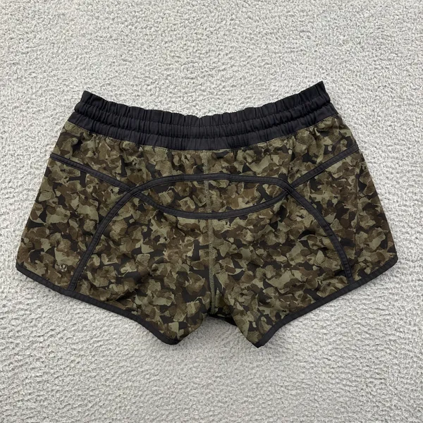 Lululemon Tracker Shorts Low Rise 4" Green Camo Athletic Athleisure Women's 8 - Image 2