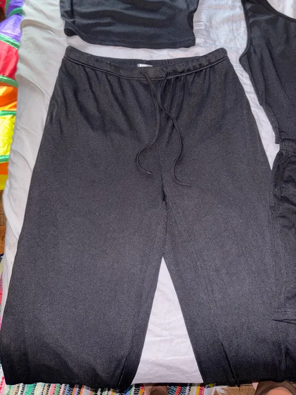 Black 4 piece Set - Image 5