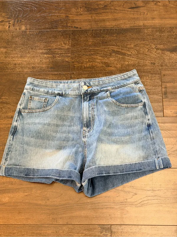 NWT Halara Flex™ Mid Rise Zipper Pockets Denim Casual Shorts 3'' - Image 2