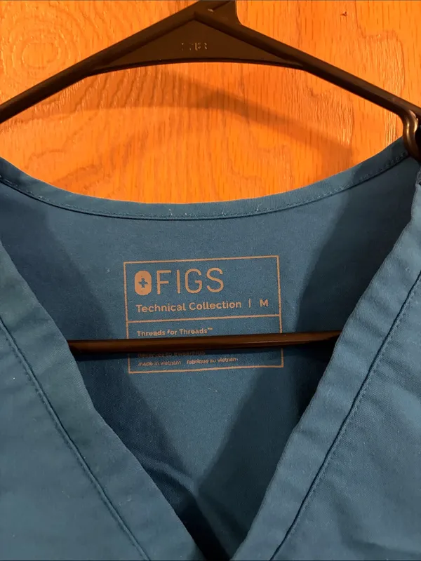 Figs Women’s Blue Alps Catarina One Pocket Scrub Top & Zamora‎ Joggers Medium - Image 5