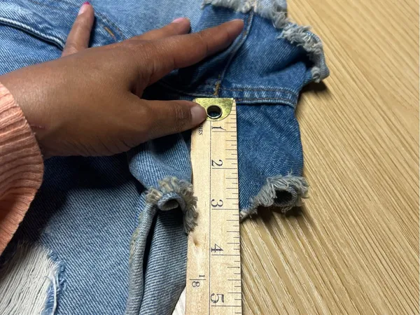 Madewell Relaxed Distressed Denim Shorts Size 27 - Image 13