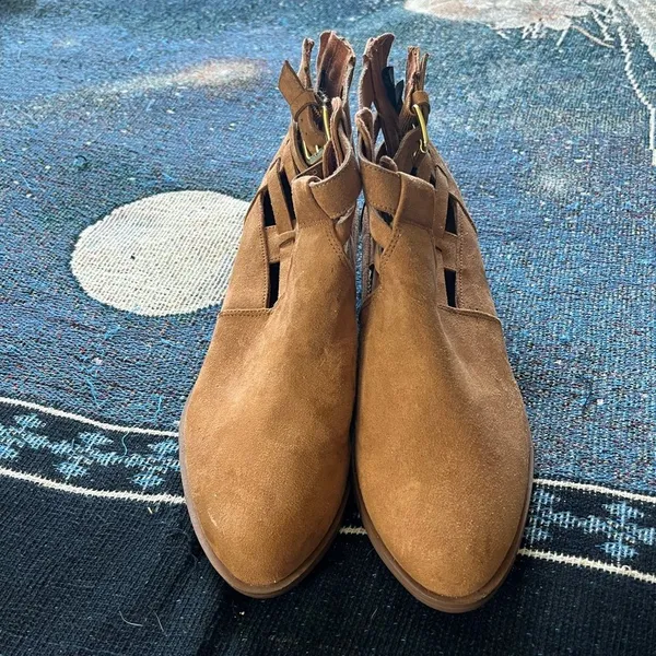 American Eagle Tan Ankle Booties Suede SZ 8 Heels Pumps Minimalist Casual Y2K - Image 2