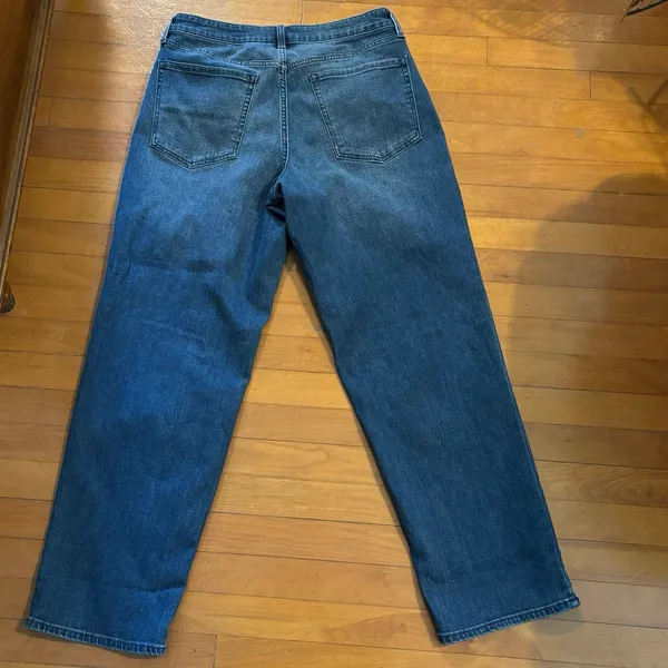 Old Navy Size 12 High Rise WOW Loose Jeans - Image 2