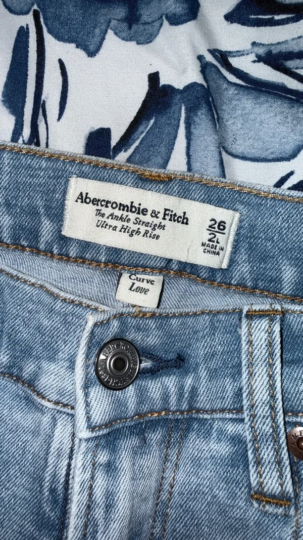 Abercrombie Ankle Straight Ultra High-Rise Jeans Curve Love - Image 2