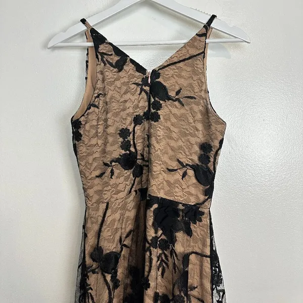 DRESS THE POPULATION Audrey Embroidered Fit & Flare Dress Black/Nude Size Small - Image 9