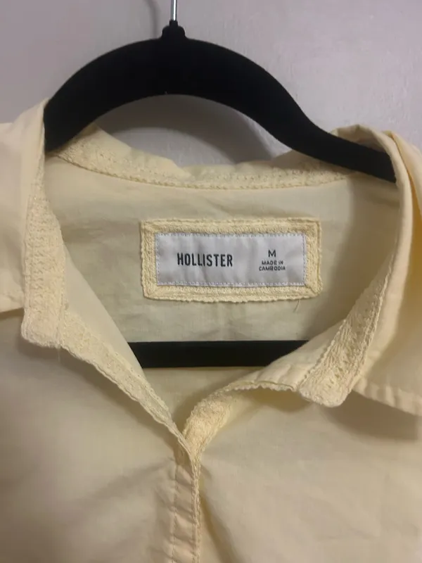 New Yellow Hollister Short-Sleeve Button Front Shirt - Image 4