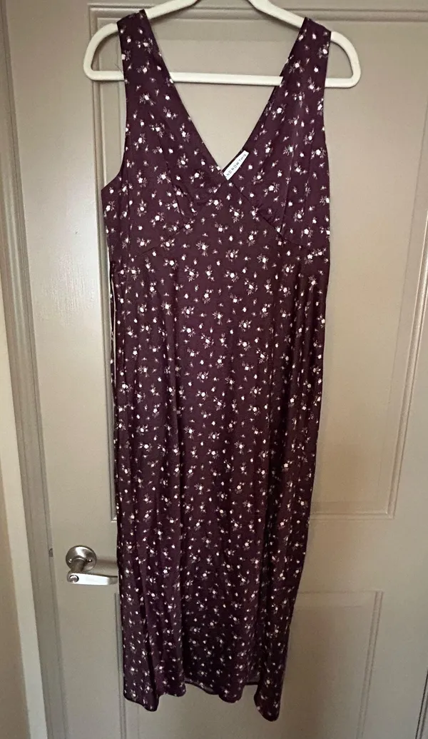 Macys burgundy tie back midi dress - Image 2