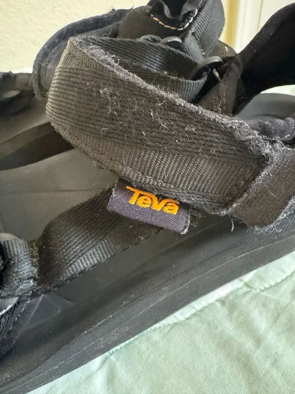 Teva Black Strap Sandals Womens size 8 - Image 10