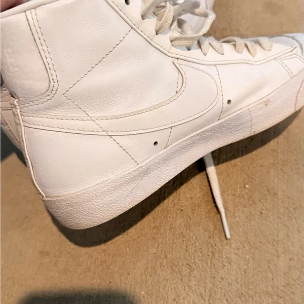 Nike White and Yellow High-Top Athletic Shoes - Image 8
