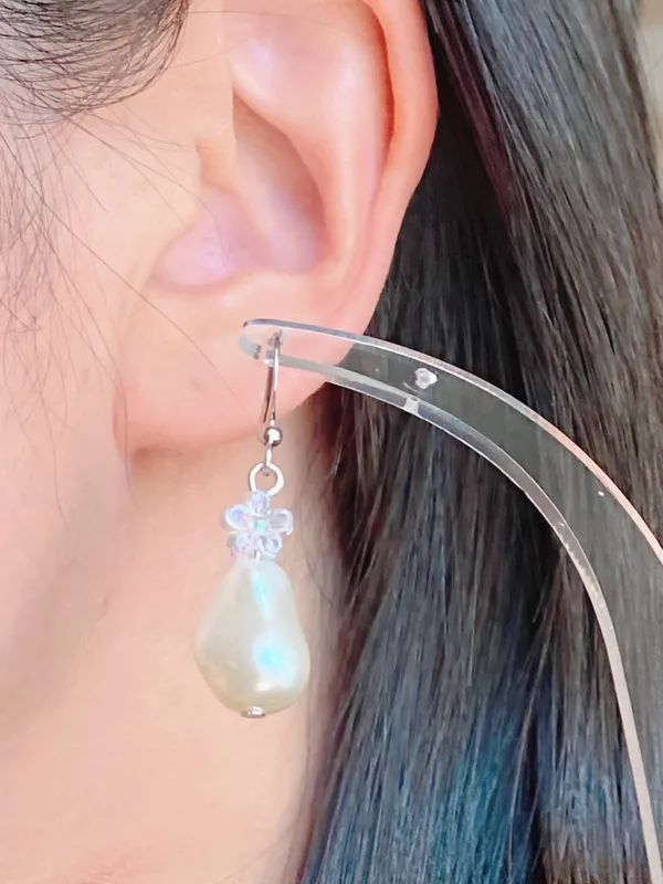 Handmade unique baroque pearl & flower dangle dangle earrings🩵 White - Image 9