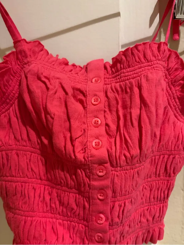 NWT urban outfitters cute Bright Pink Tie-Strap Smocked Crop Top - Image 3
