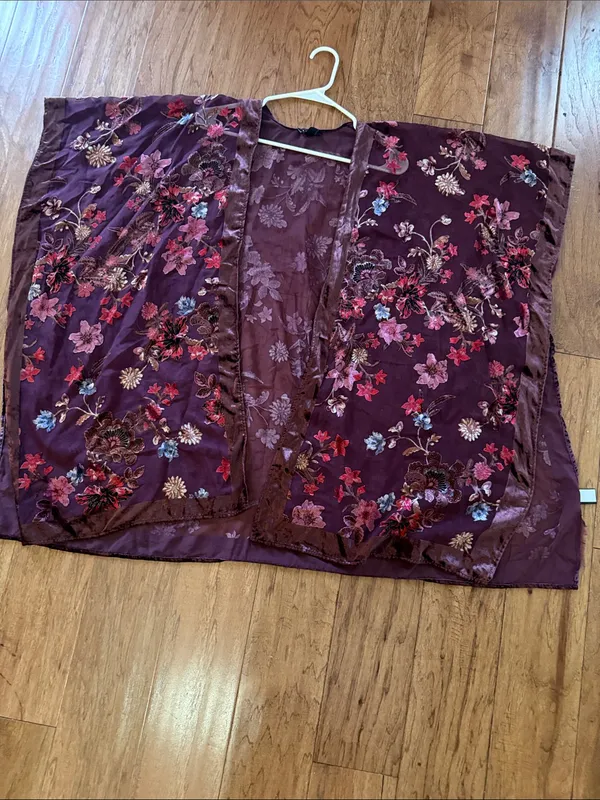 torrid Plum Floral Velvet Draped Kimono Wrap - Image 2