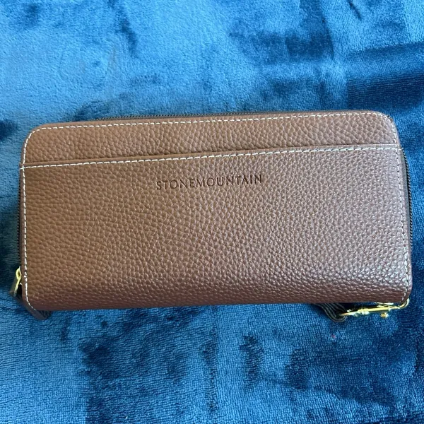 Stone Mountain Brown Pebble  Made With Love Wallet EUC - Image 2