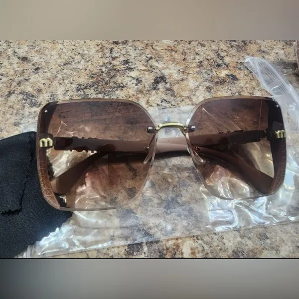 Luxury Oversized Square Sunglasses for Women – Gradient Brown Shades, Elegant. - Image 5
